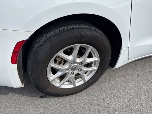 Used 2022 Chrysler Voyager LX FWD image 9