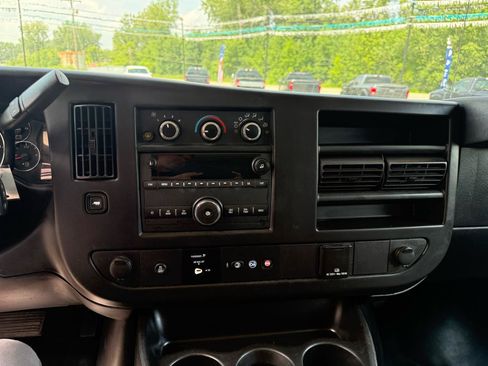 Used 2018 GMC Savana 3500 LS RWD image 18