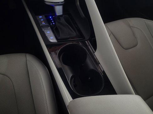 Used 2024 Hyundai Elantra Limited image 26