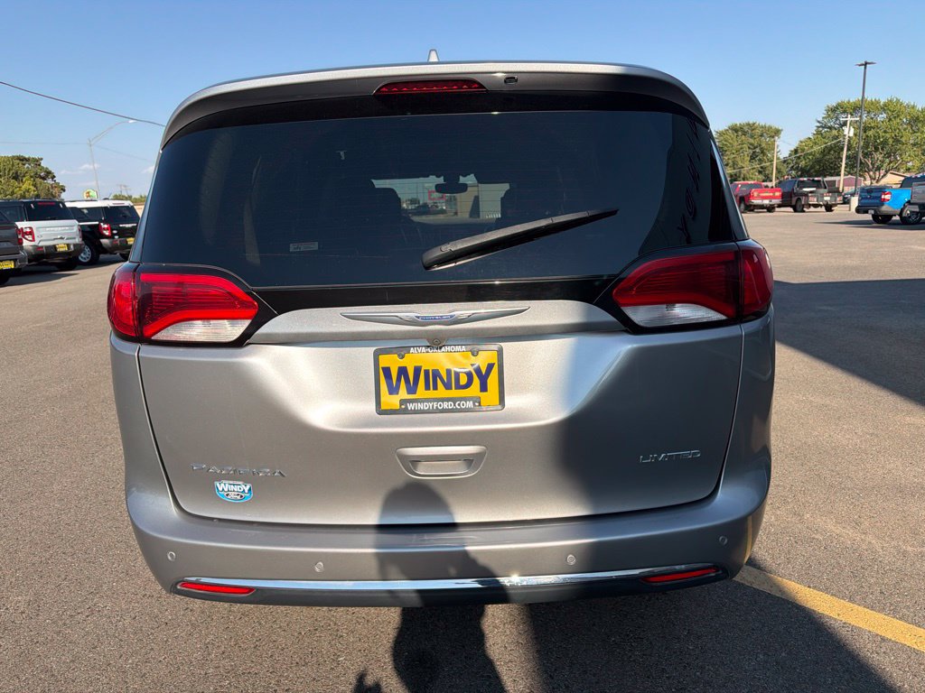Used 2018 Chrysler Pacifica Limited FWD image 7