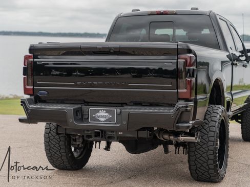 Used 2025 Ford F250 Platinum w/ Platinum Plus Package AWD/4WD image 38