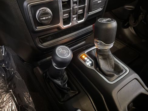 Used 2019 Jeep Wrangler Unlimited Sport S AWD/4WD image 17