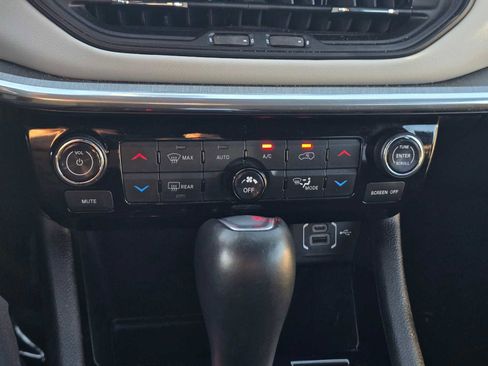 Used 2023 Jeep Compass Limited image 29