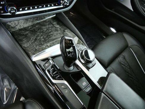 Used 2020 BMW M550i xDrive w/ Executive Package AWD/4WD image 19