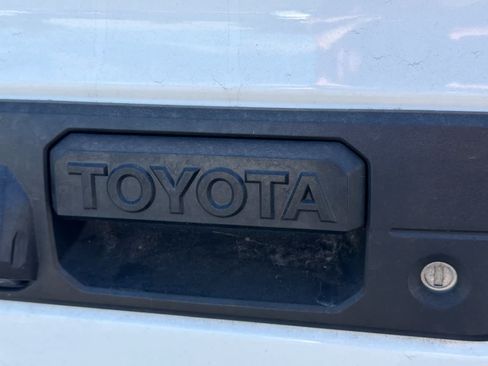 Used 2022 Toyota Tacoma SR w/ SR Convenience Package RWD image 7