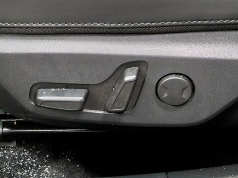 Used 2023 Kia Niro EX image 26