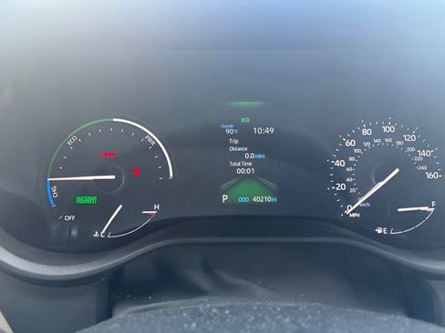 Used 2023 Toyota Sienna XLE FWD image 10