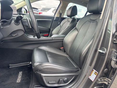 Used 2023 Genesis G70 2.0T RWD image 14