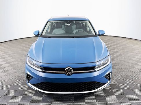 Used 2025 Volkswagen Jetta SE FWD image 2