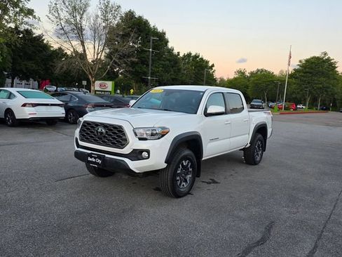 Used 2022 Toyota Tacoma TRD Off-Road AWD/4WD image 4
