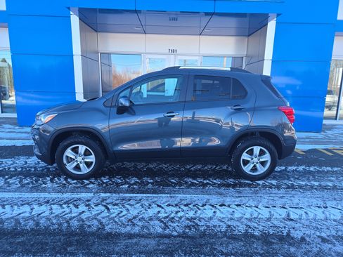 Certified 2022 Chevrolet Trax LT w/ LT Convenience Package image 6