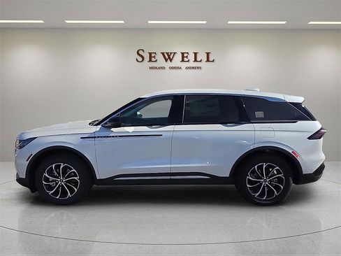 New 2026 Lincoln Nautilus Premier image 2