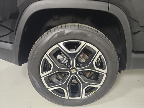 Used 2025 Rivian R1S Adventure AWD/4WD image 12