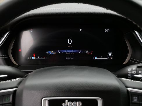 Used 2023 Jeep Grand Cherokee L Limited w/ Luxury Tech Group II AWD/4WD image 17