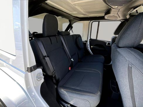 Used 2025 Jeep Wrangler Unlimited Sahara AWD/4WD image 24