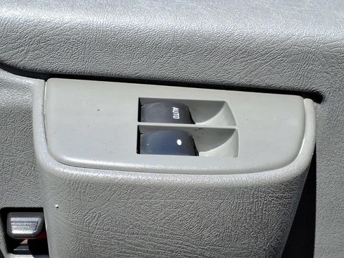 Used 2017 Chevrolet Express 2500 RWD image 27