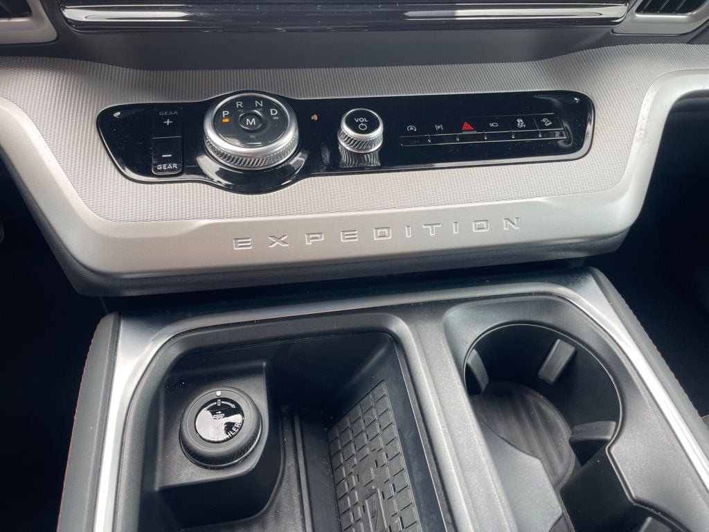 Used 2025 Ford Expedition Active AWD/4WD image 20