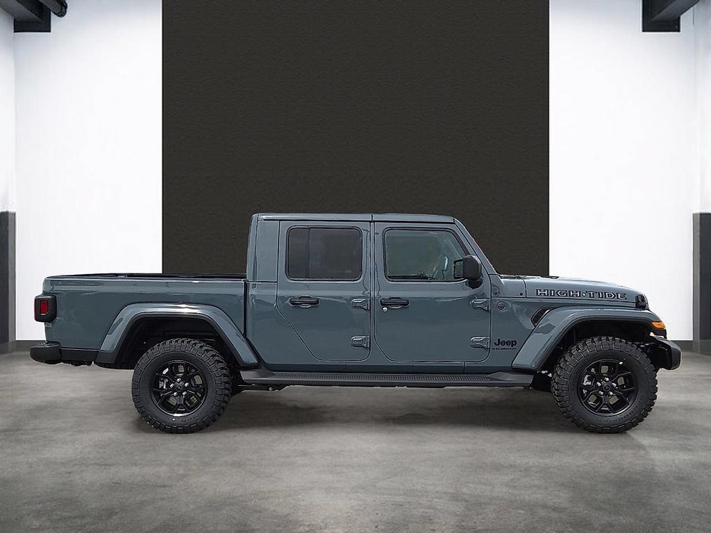 Used 2025 Jeep Gladiator Sport AWD/4WD image 11