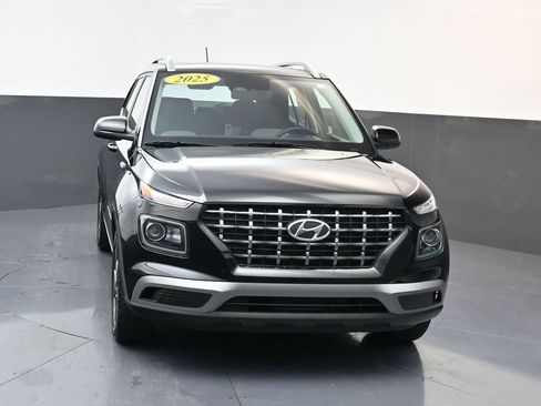 Certified 2025 Hyundai Venue SEL image 9