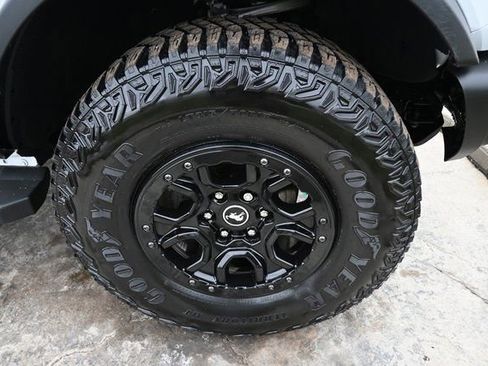 Used 2023 Ford Bronco Wildtrak image 11