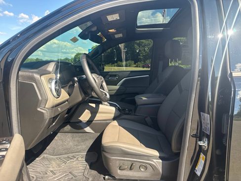 Used 2026 Chevrolet Colorado ZR2 w/ Technology Package AWD/4WD image 19