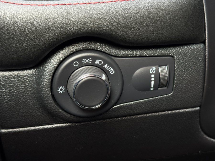 Used 2024 Dodge Durango AWD R/T w/ BLACKTOP PKG image 75