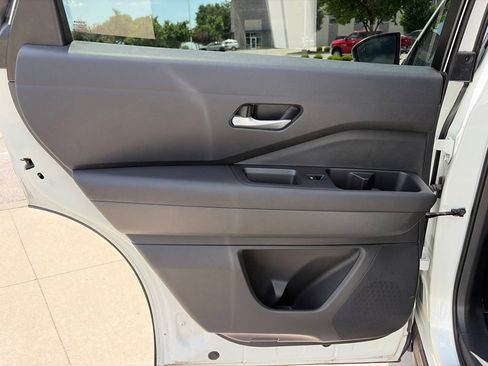 Used 2022 Nissan Pathfinder SV AWD/4WD image 36