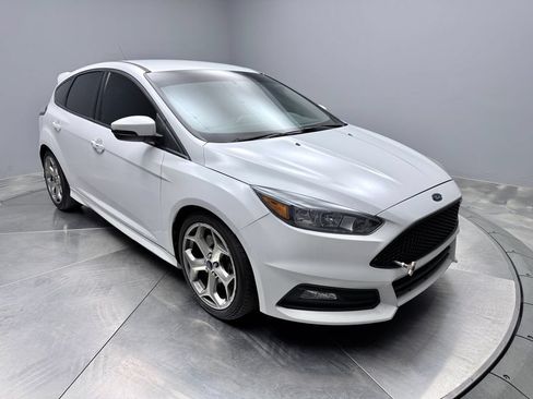 Used 2016 Ford Focus ST FWD image 3