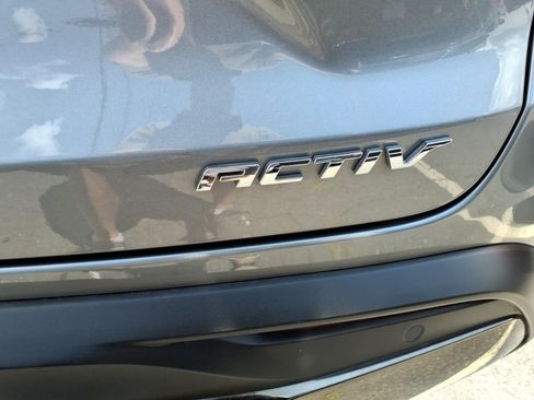 Used 2025 Chevrolet Trax ACTIV w/ Sunroof Package FWD image 10