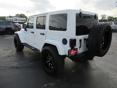 Used 2014 Jeep Wrangler Unlimited Sahara w/ Connectivity Group AWD/4WD image 7