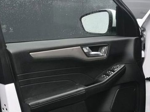 Used 2021 Ford Escape SE FWD image 21