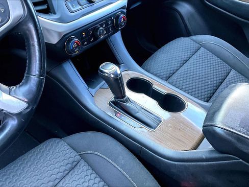 Used 2019 GMC Acadia SLE image 15