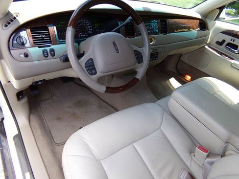 Used 2001 Lincoln Town Car Cartier RWD image 23