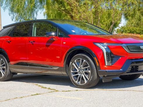 Used 2025 Cadillac Optiq Sport 1 image 6