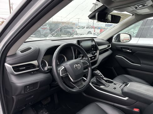 Certified 2022 Toyota Highlander XLE image 19