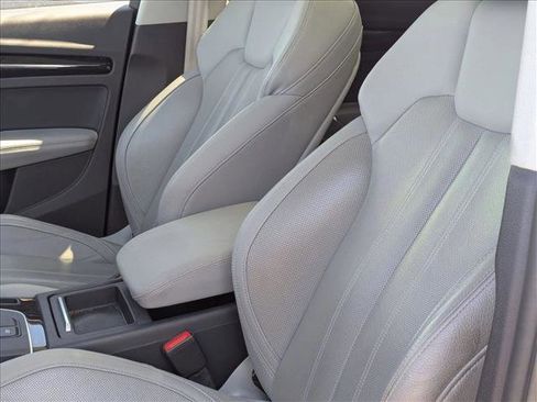 Used 2018 Audi Q5 Prestige w/ Prestige Package image 11