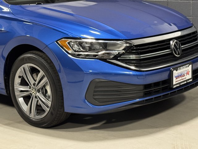 Used 2023 Volkswagen Jetta SE FWD image 3