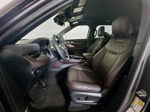 Used 2025 Ford Explorer Platinum w/ LUX Leather Package image 13