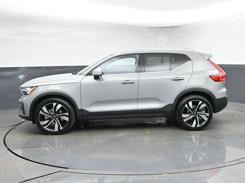 Used 2024 Volvo XC40 B5 Plus w/ Climate Package AWD/4WD image 6