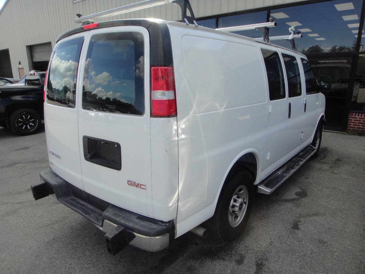 Used 2022 GMC Savana 2500 w/ Driver Convenience Package RWD image 4