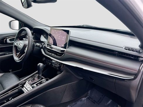 Used 2024 Jeep Compass Trailhawk image 27