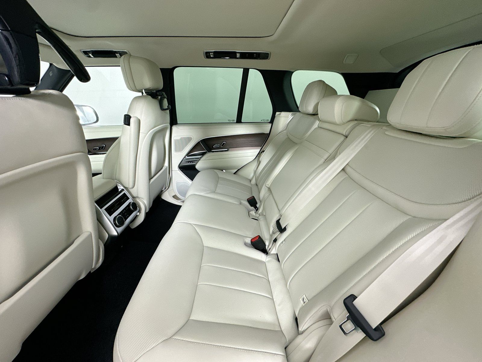 New 2027 Land Rover Range Rover SE AWD/4WD image 36