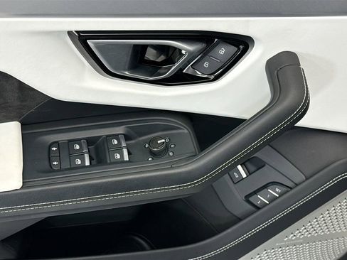 Used 2019 Lamborghini Urus AWD/4WD image 22