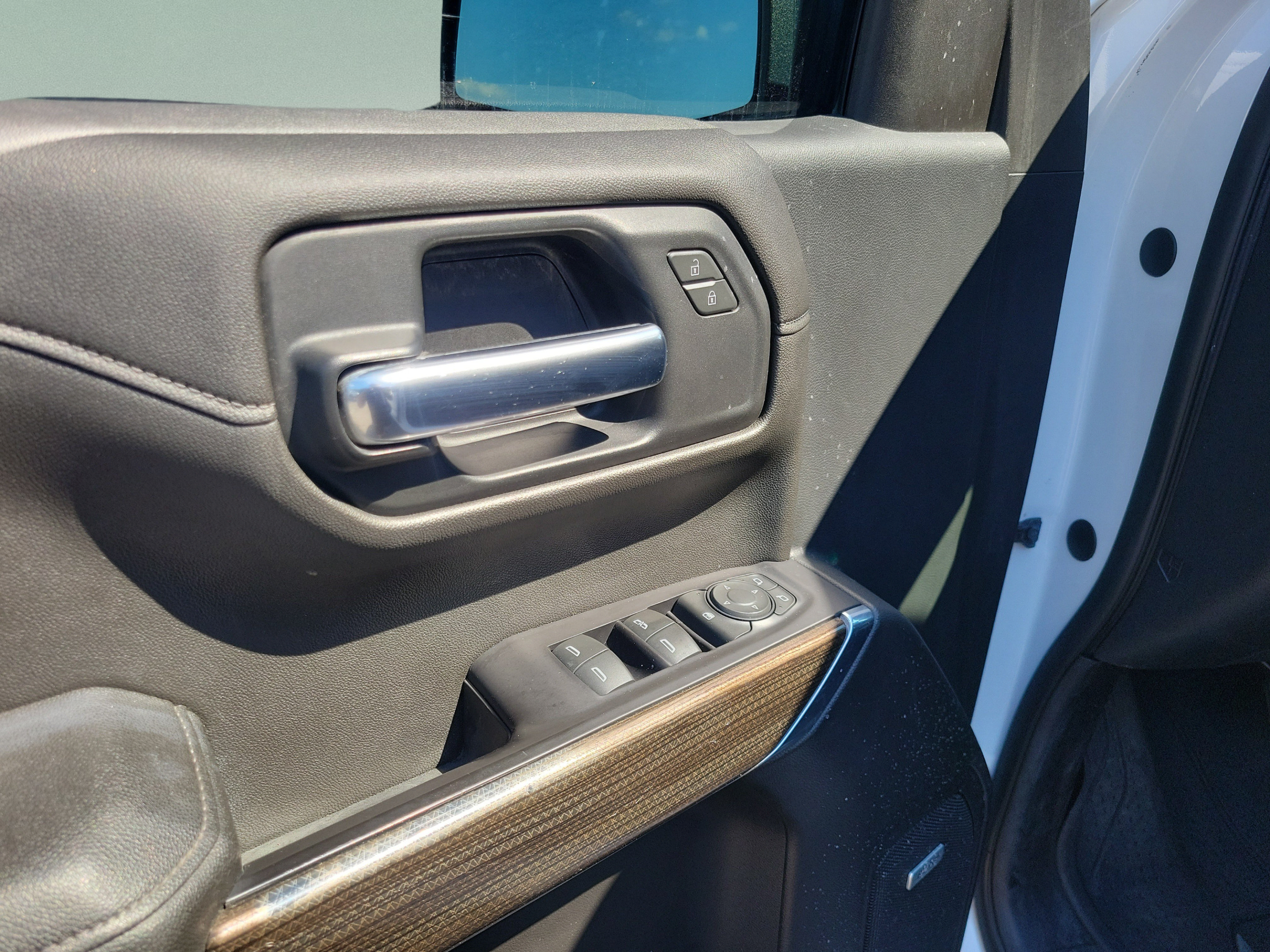 Used 2019 Chevrolet Silverado 1500 RST AWD/4WD image 17