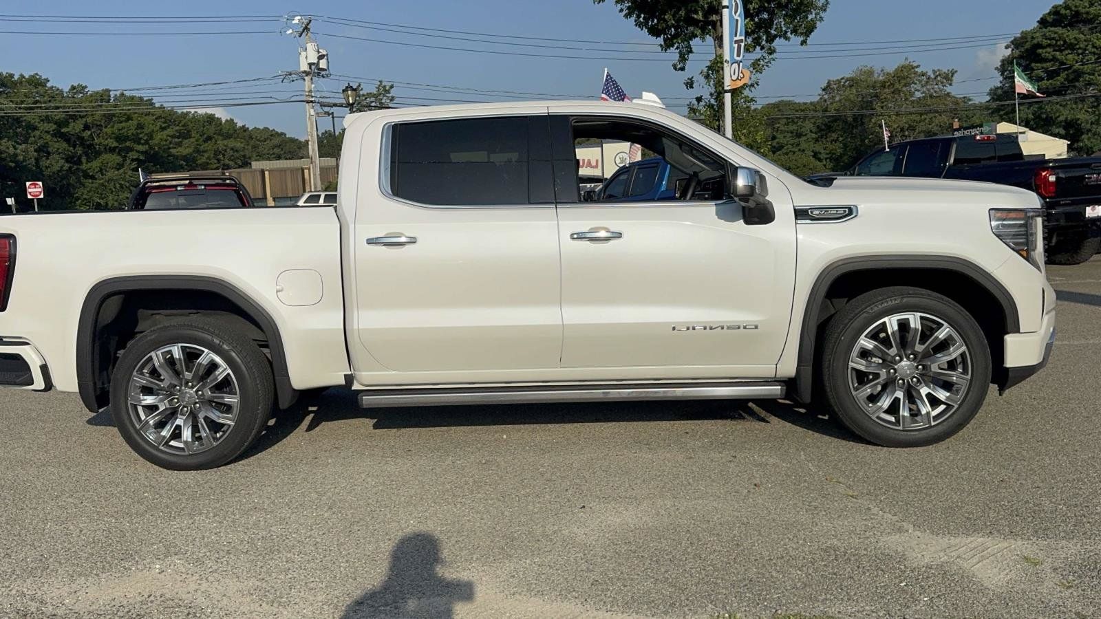 Used 2023 GMC Sierra 1500 Denali w/ Denali Reserve Package AWD/4WD image 5