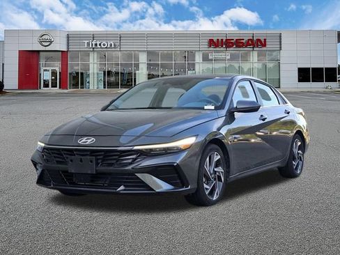 Used 2025 Hyundai Elantra SEL FWD image 8