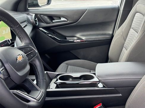 Certified 2025 Chevrolet Equinox LT image 12