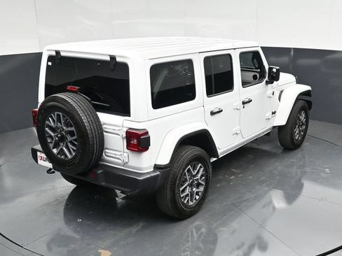 Used 2025 Jeep Wrangler Unlimited Sahara AWD/4WD image 42