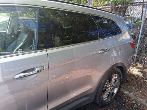 Used 2013 Hyundai Santa Fe Limited AWD/4WD image 11