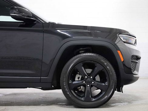 Used 2024 Jeep Grand Cherokee Altitude AWD/4WD image 11